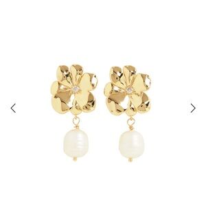 NWT Gold Floral Earrings with Pearl Drop